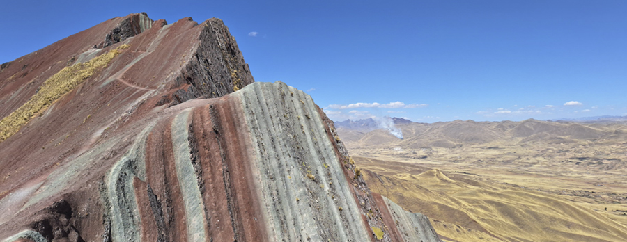 Pallay Punchu, la nueva joya multicolor de los Andes peruanos Pallay Punchu, la nueva joya multicolor de los Andes peruanos